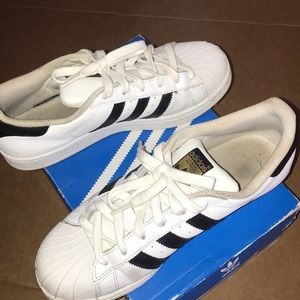 Adidas Tennis Shoes